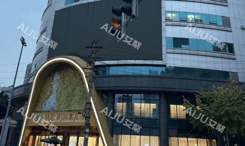 成都军大整形医院外部招牌示意图